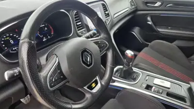 Renault Mégane 2021 - 17450 EUR, 67800 km - AUTO.MOTO.pt - 67800km - foto 11 de 20