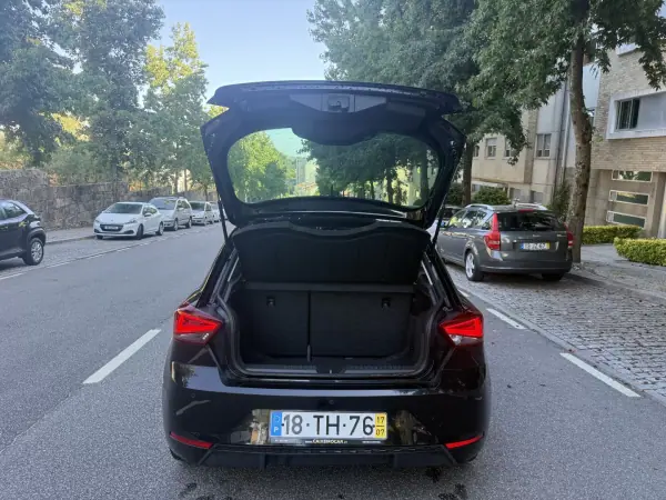 SEAT Ibiza 2017 - 9450 EUR, 168000 km - AUTO.MOTO.pt - 168000km - foto 8 de 10