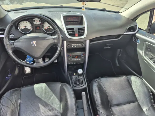 Peugeot 207 CC 2007 - 5990 EUR, 174000 km - AUTO.MOTO.pt - 174000km - foto 8 de 15