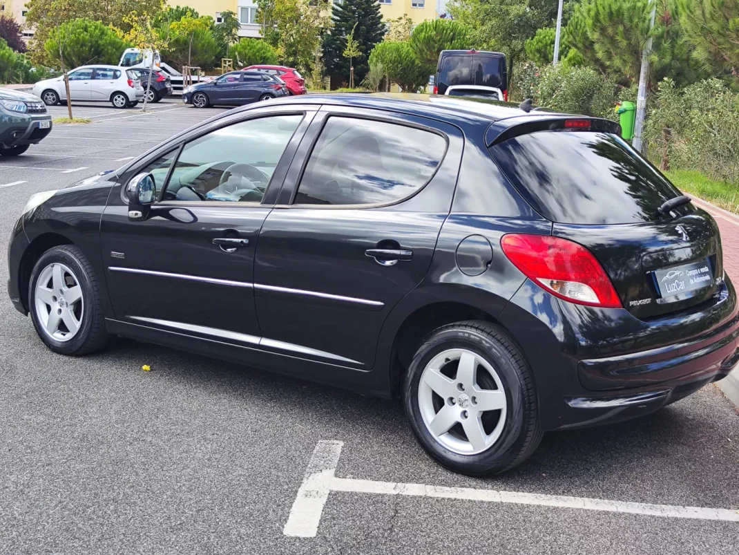 Peugeot 207 2011 - 5480 EUR, 219000 km - AUTO.MOTO.pt - 219000km - foto 12 de 38