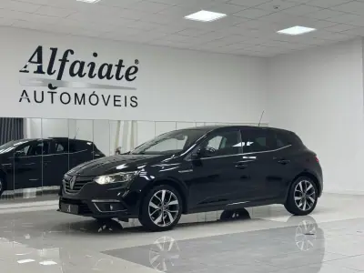 Renault Mégane 2016 - 12990 EUR, 118000 km - AUTO.MOTO.pt - 118000km - foto 2 de 30
