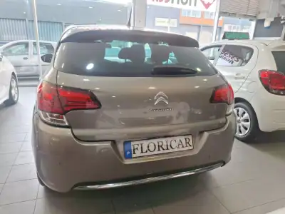 Citroën C4 2016 - 9900 EUR, 131000 km - AUTO.MOTO.pt - 131000km - foto 9 de 18