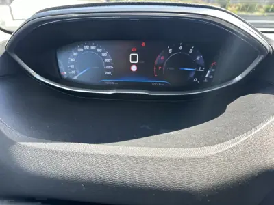 Peugeot 5008 2018 - 14900 EUR, 190000 km - 190000km - foto 34 de 73
