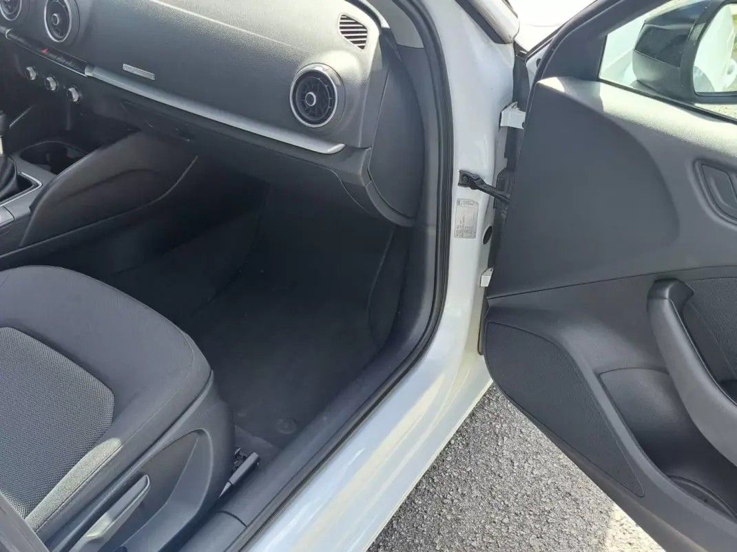 Audi A3 Sportback 2016 - 12900 EUR, 231290 km - AUTO.MOTO.pt - 231290km - foto 22 de 45