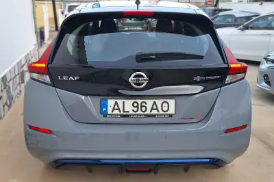 Nissan Leaf 2021 - 12000 EUR, 131000 km - AUTO.MOTO.pt - 131000km - foto 5 de 17