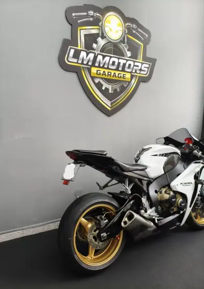 Honda CBR 1000RR 2009 - 7990 EUR, 46000 km - AUTO.MOTO.pt - 46000km - foto 3 de 32