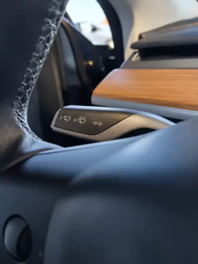 Tesla Model Y 2023 - 38490 EUR, 74953 km - 74953km - foto 12 de 25