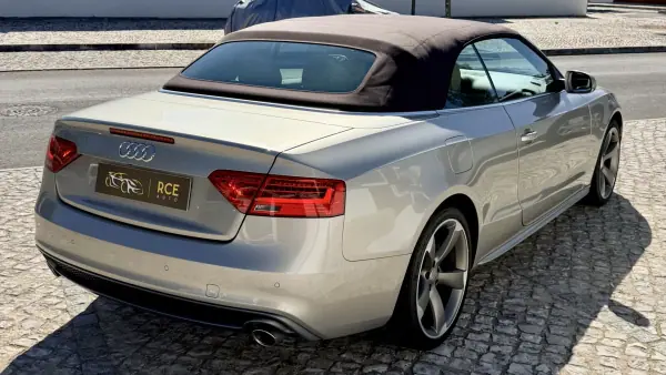 Audi A5 Cabrio 2015 - 23900 EUR, 128555 km - AUTO.MOTO.pt - 128555km - foto 12 de 61
