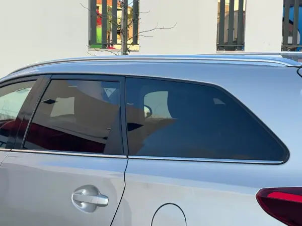 Toyota Auris Touring Sports 2016 - 13950 EUR, 98019 km - AUTO.MOTO.pt - 98019km - foto 9 de 28
