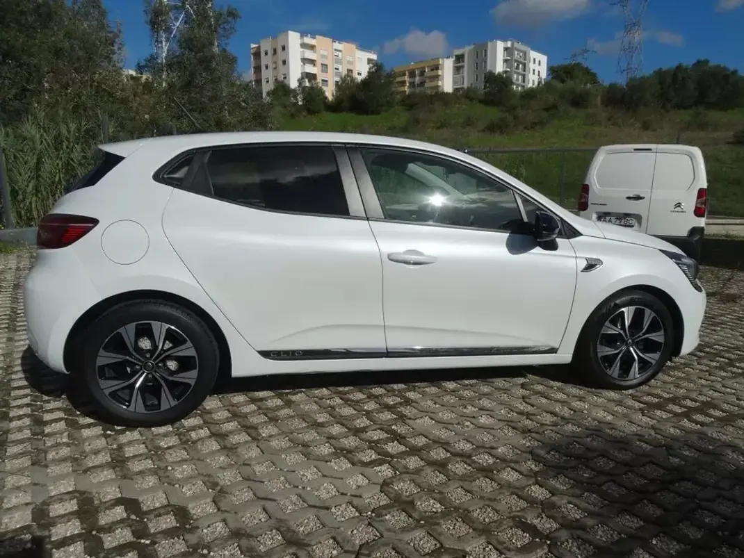 Renault Clio 2021 - 15200 EUR, 72469 km - 72469km - foto 20 de 24