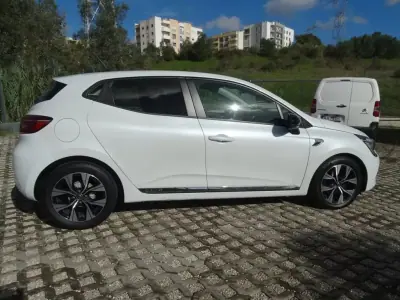 Renault Clio 2021 - 15200 EUR, 72469 km - AUTO.MOTO.pt - 72469km - foto 20 de 24
