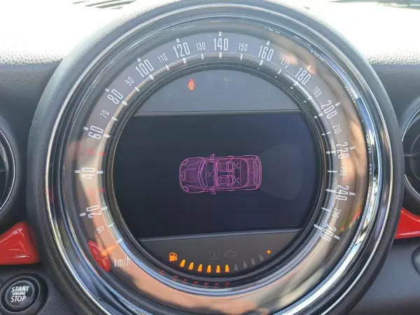 MINI Roadster 2012 - 16990 EUR, 102919 km - 102919km - foto 33 de 47