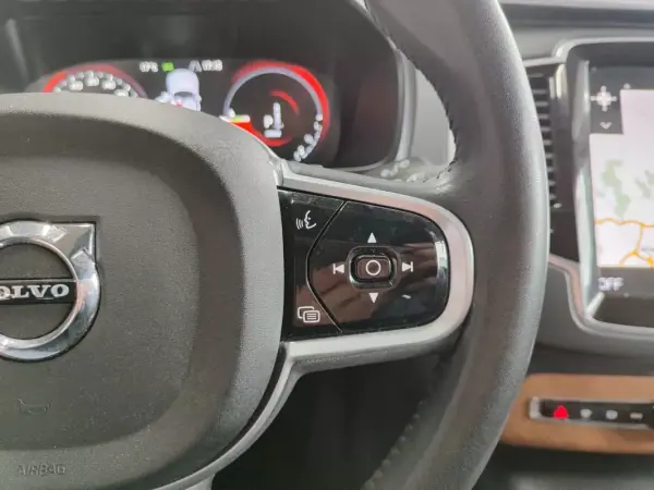 Volvo XC 90 2021 - 49950 EUR, 70500 km - AUTO.MOTO.pt - 70500km - foto 33 de 41