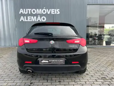 Alfa Romeo Giulietta 2018 - 15950 EUR, 122241 km - AUTO.MOTO.pt - 122241km - foto 6 de 17