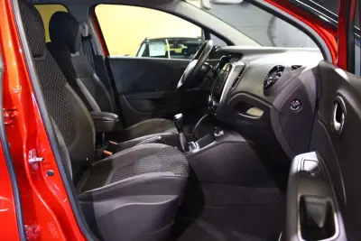 Renault Captur 2019 - 14900 EUR, 80047 km - AUTO.MOTO.pt - 80047km - foto 20 de 31