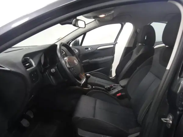 Citroën C4 2011 - 6750 EUR, 200000 km - AUTO.MOTO.pt - 200000km - foto 10 de 21