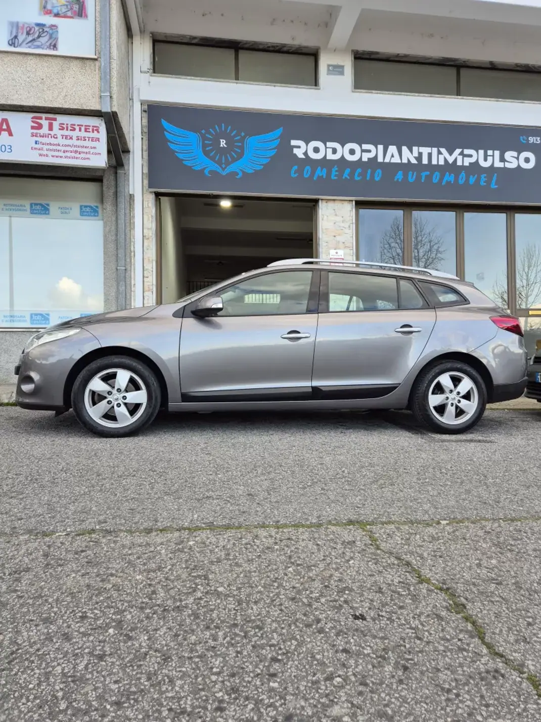 Renault Mégane 2010 - 9950 EUR, 148000 km - AUTO.MOTO.pt - 148000km - foto 3 de 26