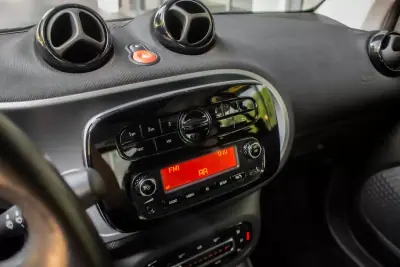 Smart ForTwo Coupé 2019 - 12900 EUR, 70638 km - AUTO.MOTO.pt - 70638km - foto 21 de 28