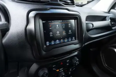 Jeep Renegade 2020 - 18500 EUR, 99000 km - AUTO.MOTO.pt - 99000km - foto 22 de 31