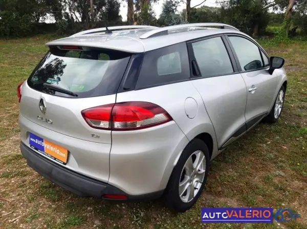Renault Clio Sport Tourer 2017 - 10950 EUR, 89416 km - AUTO.MOTO.pt - 89416km - foto 5 de 17