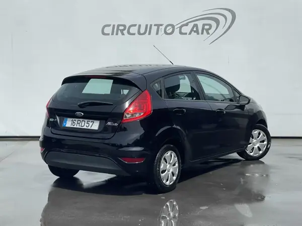 Ford Fiesta 2012 - 5500 EUR, 272349 km - AUTO.MOTO.pt - 272349km - foto 2 de 32