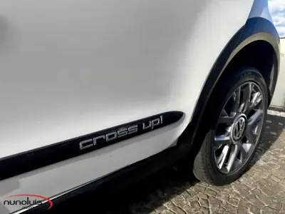 Volkswagen Cross Up! 2014 - 9950 EUR, 112304 km - AUTO.MOTO.pt - 112304km - foto 15 de 18