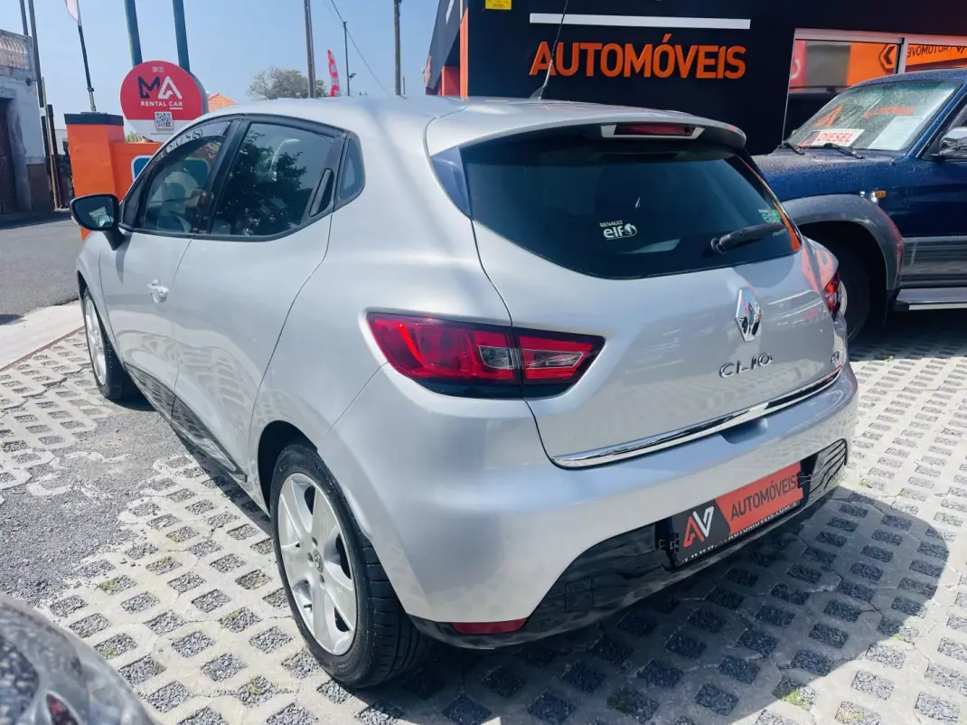Renault Clio 2015 - 9950 EUR, 192514 km - AUTO.MOTO.pt - 192514km - foto 5 de 12