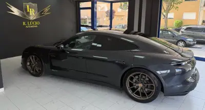 Porsche Taycan 2023 - 69000 EUR, 84534 km - AUTO.MOTO.pt - 84534km - foto 20 de 39