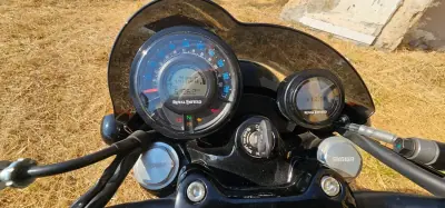Royal Enfield Shotgum 2024 - 5999 EUR, 5200 km - AUTO.MOTO.pt - 5200km - foto 27 de 33