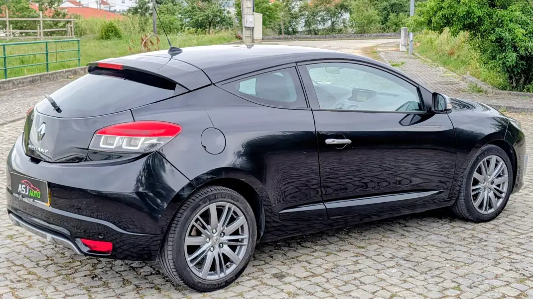 Renault Mégane Coupe 2014 - 8000 EUR, 276629 km - AUTO.MOTO.pt - 276629km - foto 7 de 22