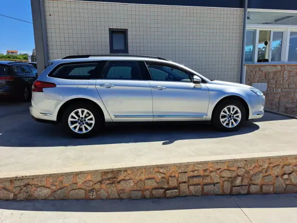 Citroën C5 Tourer 2011 - 5450 EUR, 337759 km - AUTO.MOTO.pt - 337759km - foto 2 de 13