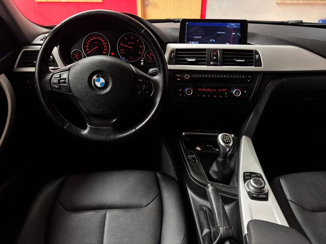 BMW 318 2013 - 15750 EUR, 214000 km - 214000km - foto 8 de 15