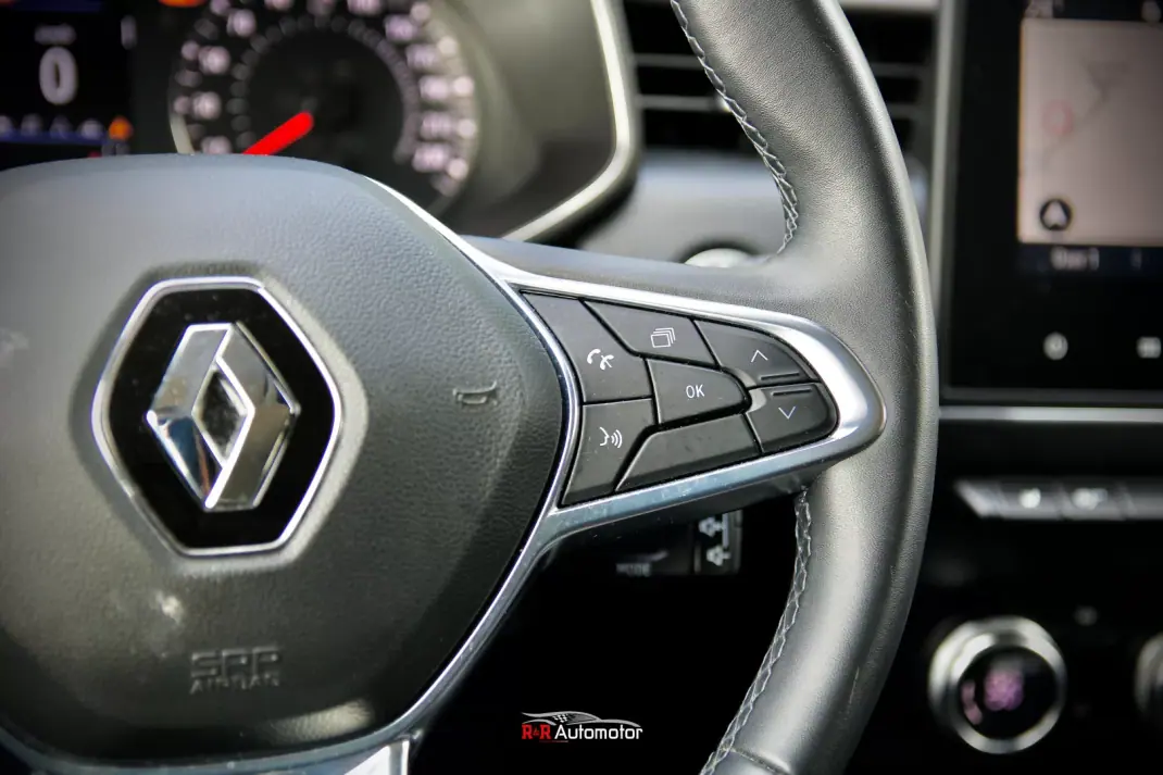 Renault Clio 2020 - 13700 EUR, 97000 km - AUTO.MOTO.pt - 97000km - foto 19 de 37