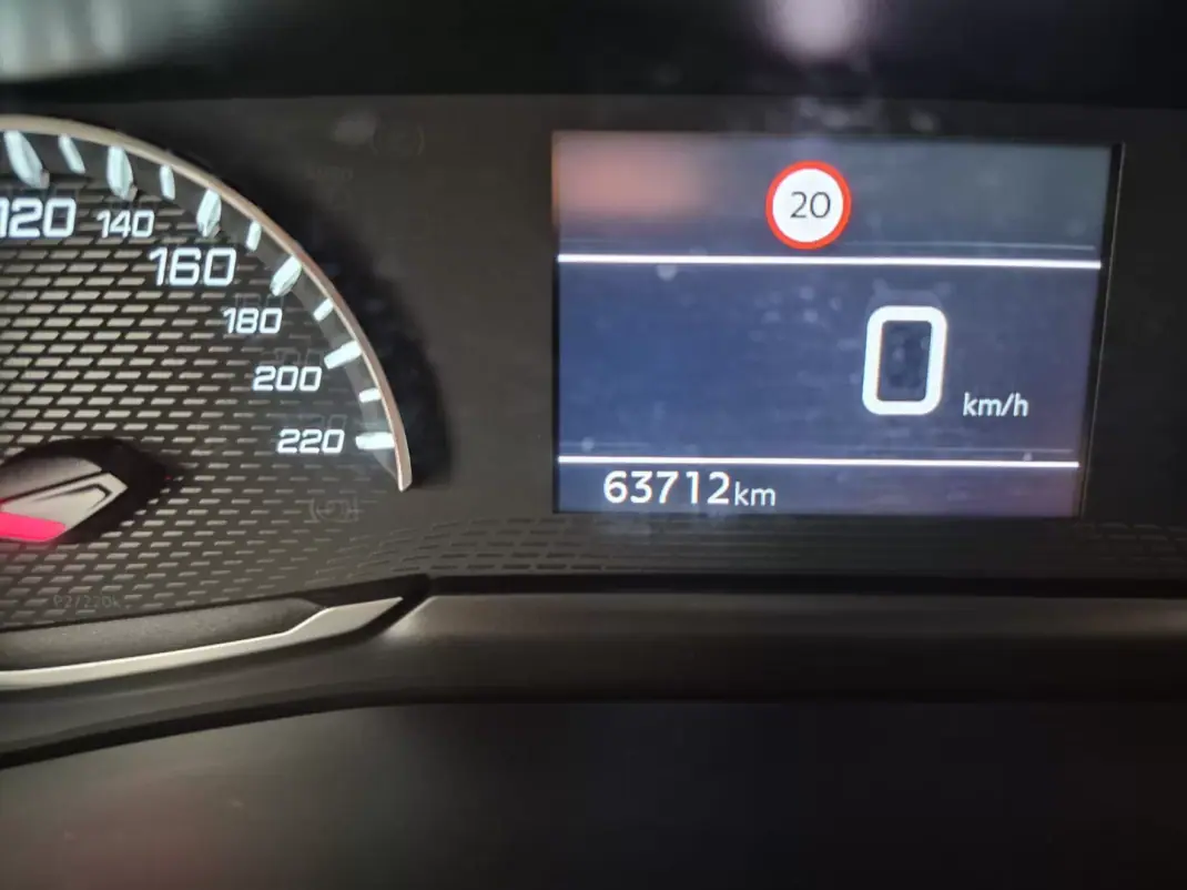 Peugeot 208 2023 - 14650 EUR, 63712 km - 63712km - foto 15 de 22