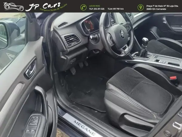 Renault Mégane 2016 - 12500 EUR, 106380 km - AUTO.MOTO.pt - 106380km - foto 6 de 13