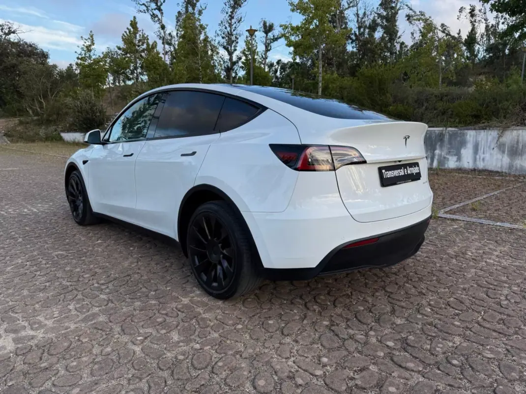 Tesla Model Y 2021 - 32500 EUR, 135000 km - 135000km - foto 15 de 23
