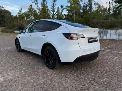 Tesla Model Y 2021 - 31500 EUR, 135000 km - AUTO.MOTO.pt - 135000km - foto 15 de 23