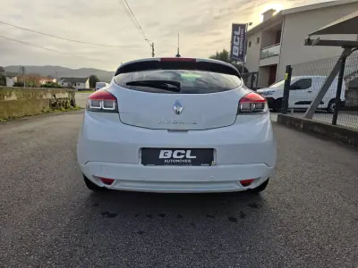 Renault Mégane Coupe 2011 - 8990 EUR, 234000 km - AUTO.MOTO.pt - 234000km - foto 5 de 33