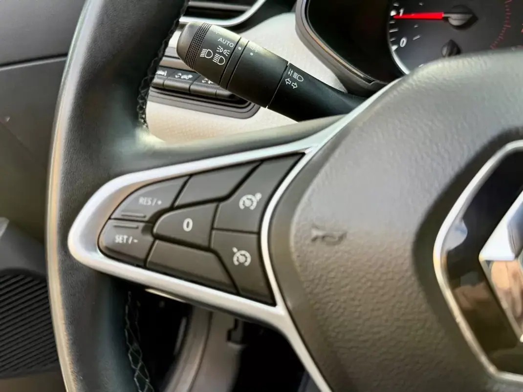 Renault Clio 2022 - 14790 EUR, 78950 km - AUTO.MOTO.pt - 78950km - foto 22 de 36