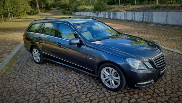 Mercedes-Benz E 220 2010 - 17450 EUR, 226000 km - AUTO.MOTO.pt - 226000km - foto 22 de 24