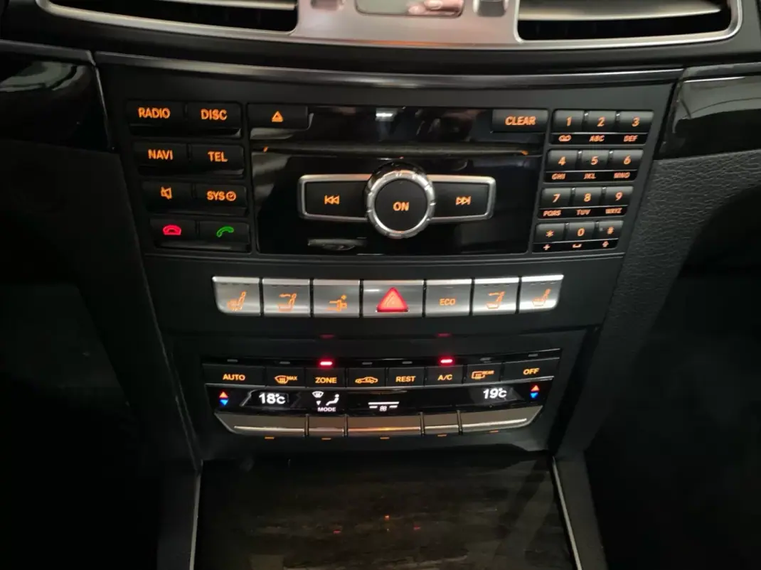 Mercedes-Benz E 220 2014 - 18750 EUR, 284400 km - AUTO.MOTO.pt - 284400km - foto 13 de 20