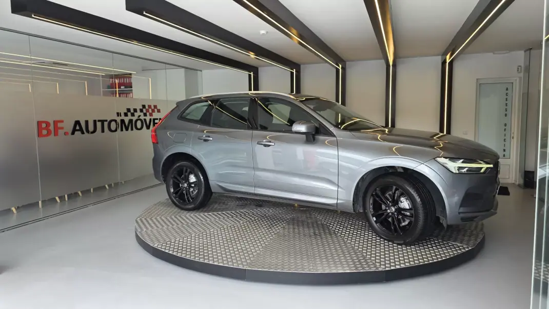 Volvo XC 60 2018 - 23500 EUR, 242396 km - AUTO.MOTO.pt - 242396km - foto 10 de 55