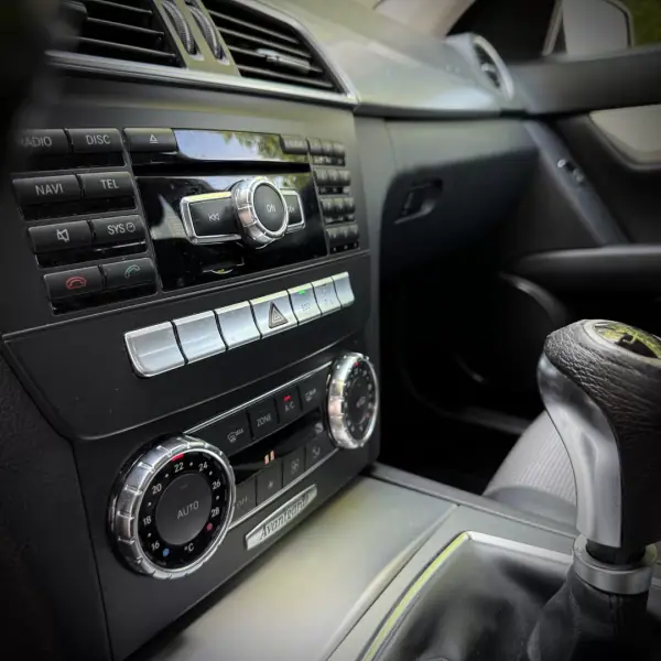 Mercedes-Benz C 180 2011 - 8900 EUR, 350000 km - AUTO.MOTO.pt - 350000km - foto 8 de 28