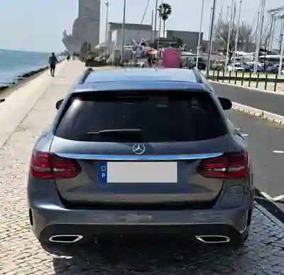 Mercedes-Benz C 300 2020 — foto 2 de 14