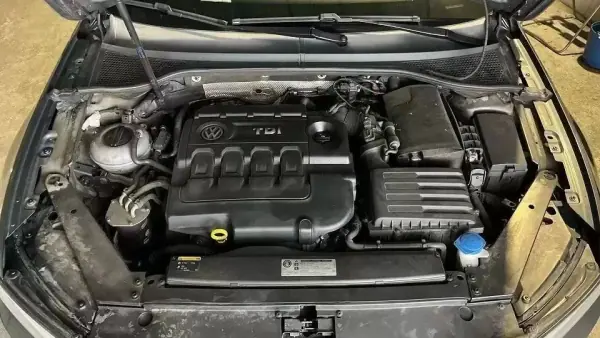 Volkswagen Passat 2016 - 9250 EUR, 190000 km - AUTO.MOTO.pt - 190000km - foto 15 de 23