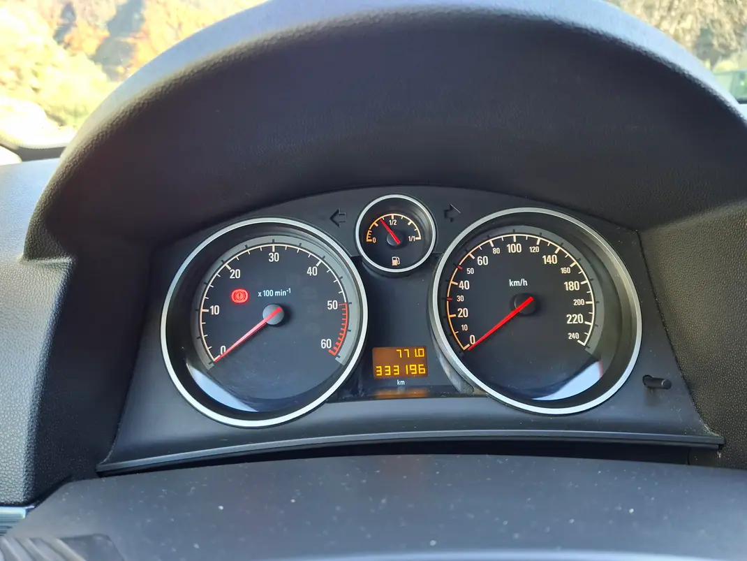 Opel Astra 2005 - 4500 EUR, 310000 km - AUTO.MOTO.pt - 310000km - foto 9 de 14