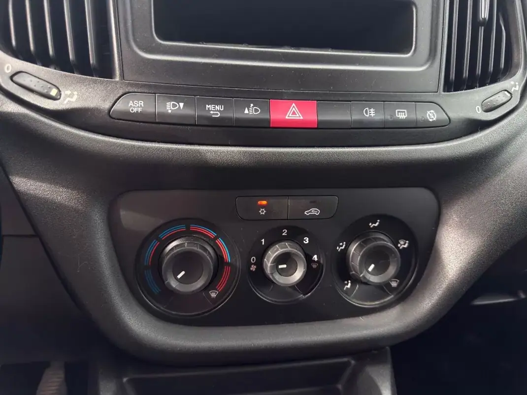 Fiat DOBLO MULTIJET COM IVA 3Lug 2021 - 10900 EUR, 129990 km - AUTO.MOTO.pt - 129990km - foto 9 de 19