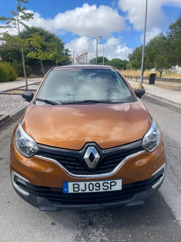 Renault Captur 2017 - 9400 EUR, 103000 km - AUTO.MOTO.pt - 103000km - foto 2 de 13