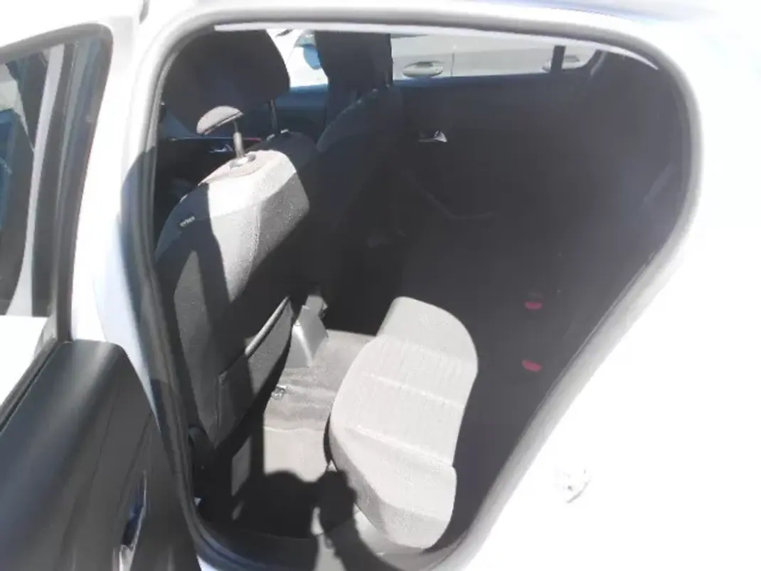 Peugeot 208 2024 - 15900 EUR, 42008 km - 42008km - foto 8 de 12