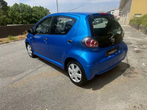 Toyota Aygo 2010 - 5490 EUR, 149000 km - AUTO.MOTO.pt - 149000km - foto 6 de 25